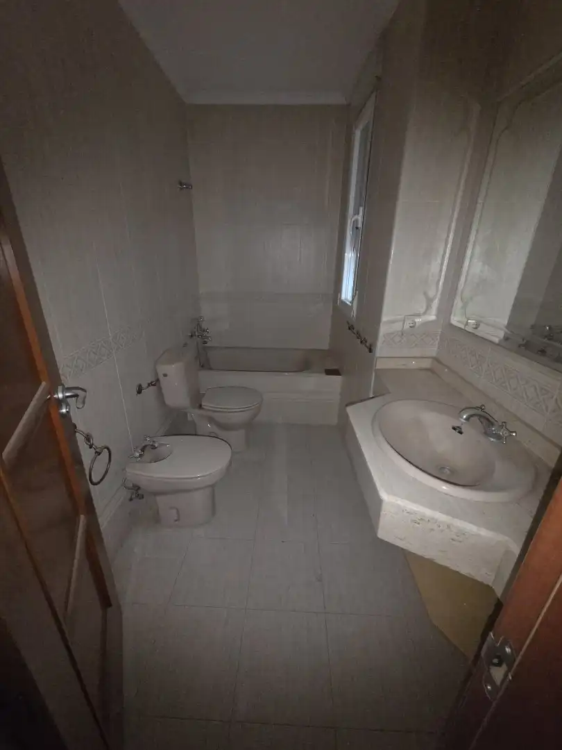 Badezimmer von Einfamilien-Reihenhaus zum Verkauf in Ocaña mit Heizung und Abstellraum