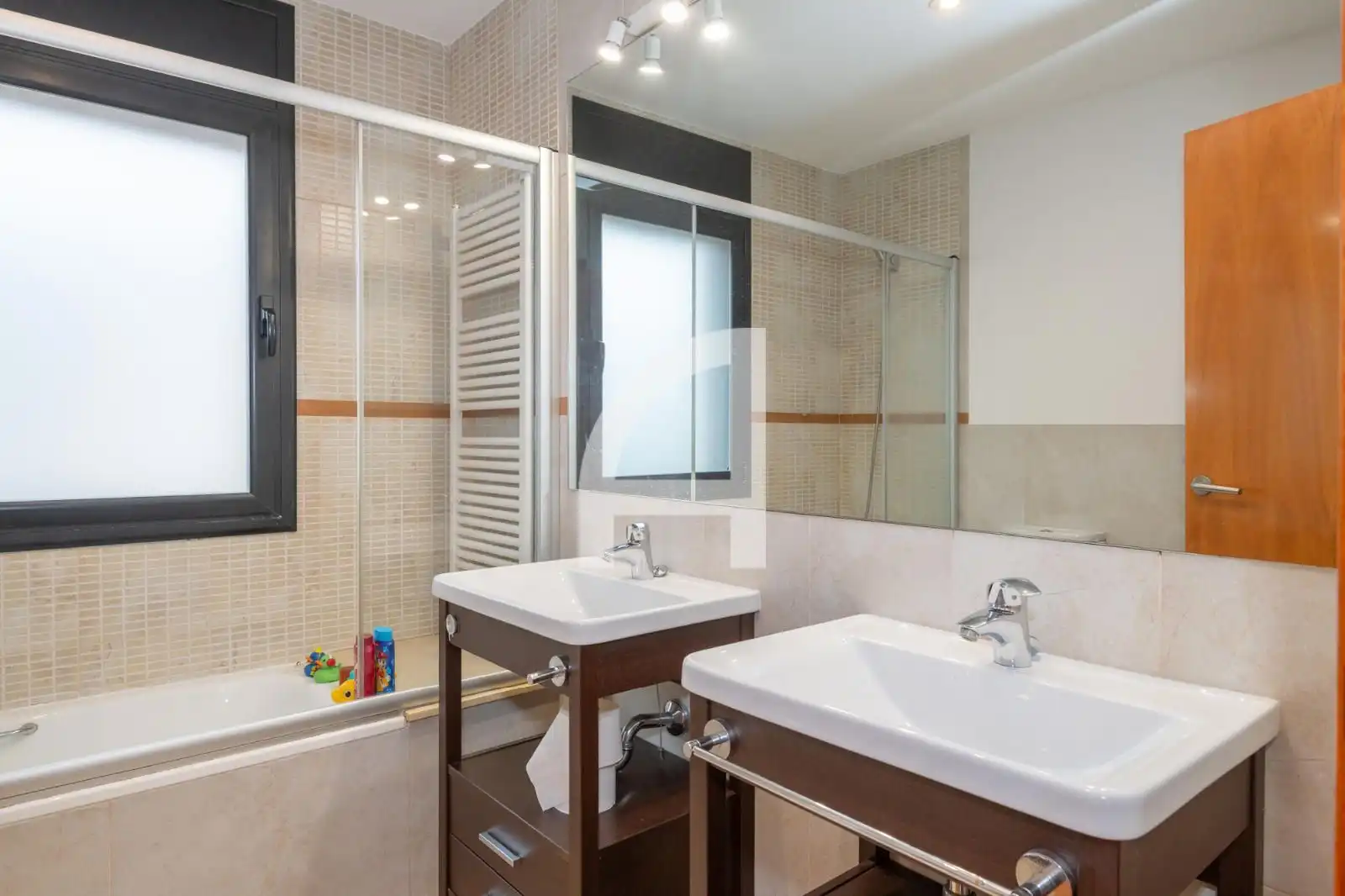 Baño de Casa o chalet en venta en Sant Julià de Ramis con Aire acondicionado, Calefacción y Jardín privado
