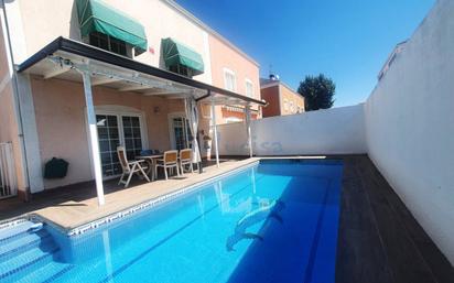 Swimming pool of Single-family semi-detached for sale in Ugena  with Air Conditioner and Swimming Pool