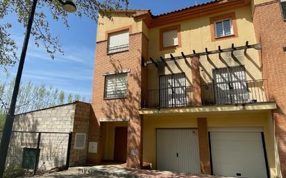 Exterior view of Single-family semi-detached for sale in Fuente Vaqueros  with Terrace