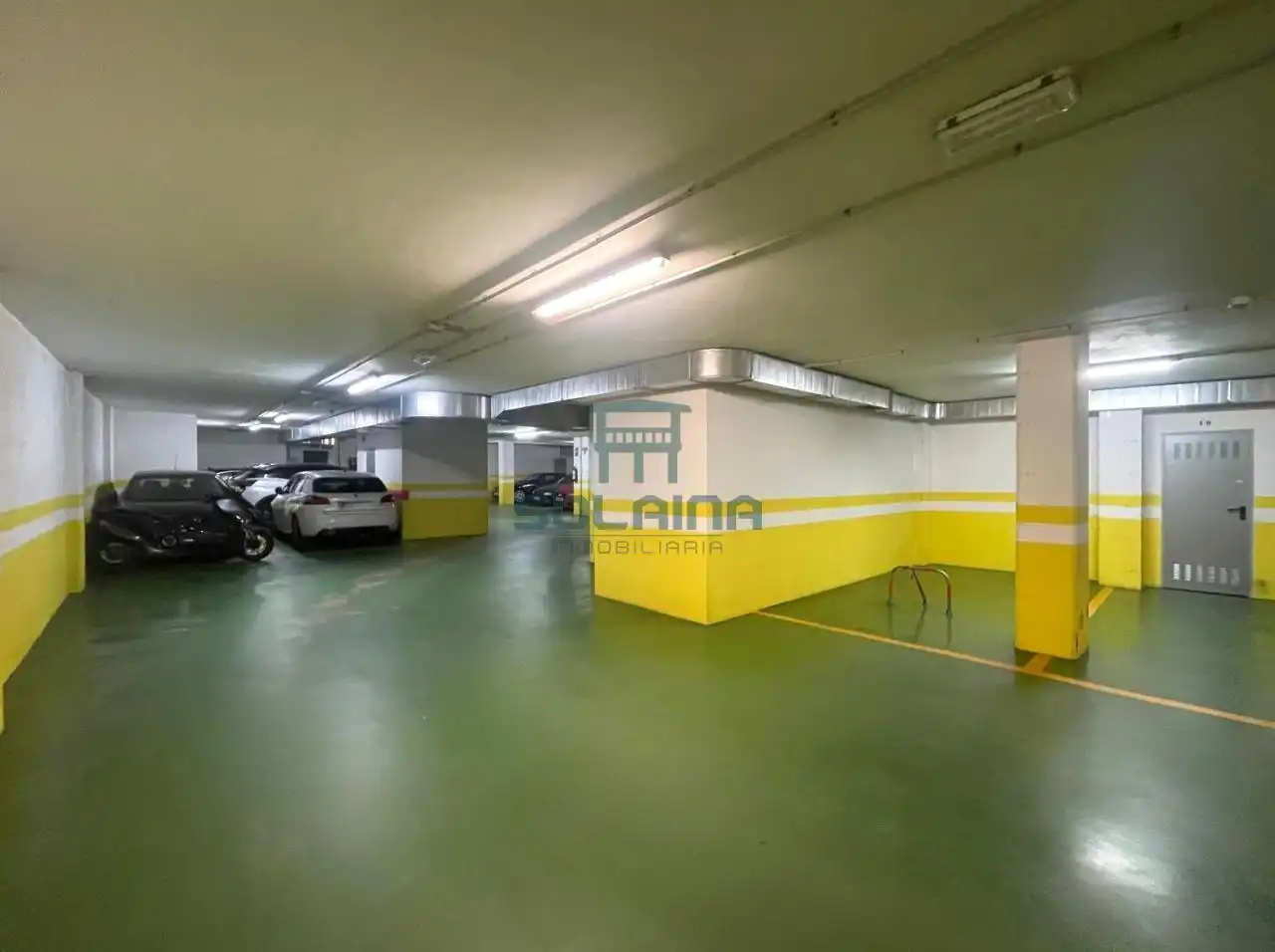 Aparcament de Apartament de lloguer en Ourense Capital  amb Calefacció, Traster i Balcó