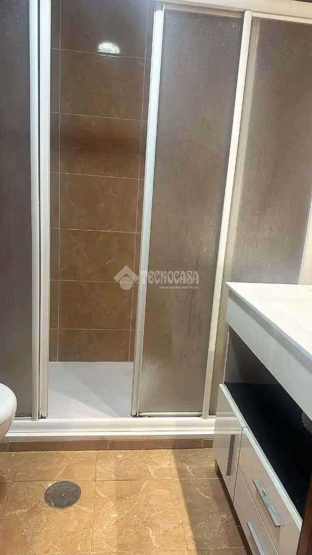 Bany de Pis de lloguer en Granada
