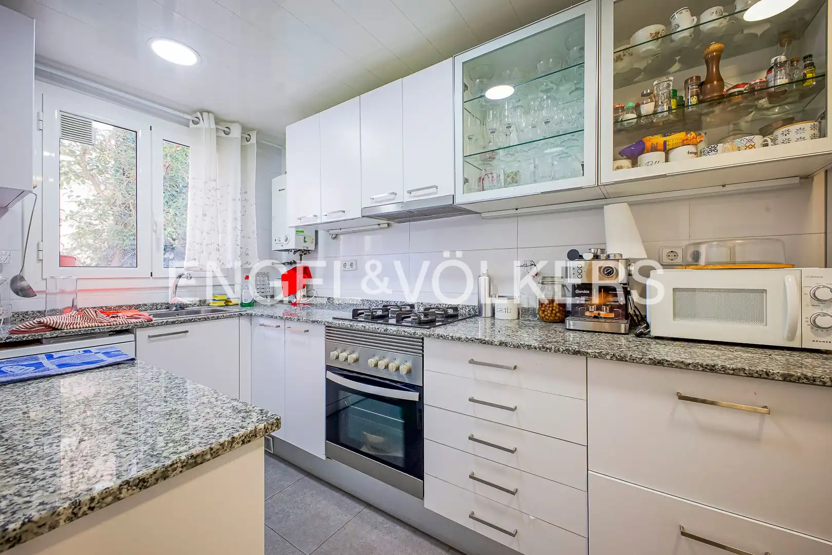 Cocina de Casa o chalet en venta en Barcelona con Aire acondicionado, Calefacción y Jardín privado