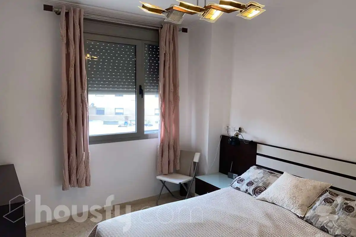 Schlafzimmer von Wohnung zur Miete in Sevilla mit Klimaanlage, Terrasse und Balkon
