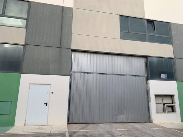 Nave industrial en Alquiler en Cartuja Baja