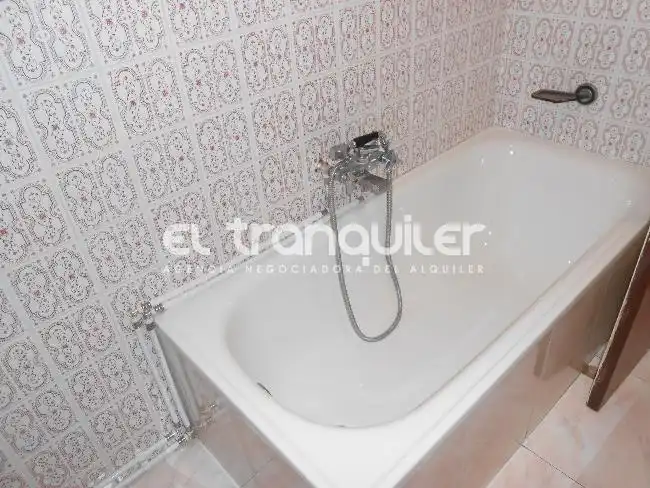 Bany de Pis en venda en Madrid amb Parquet i Terrassa