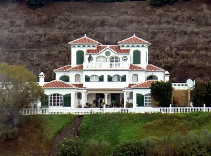 Vista exterior de Casa o xalet en venda en Torrox amb Aire condicionat, Calefacció i Jardí privat
