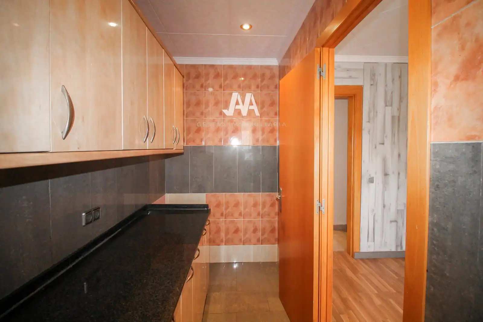 Cuina de Pis en venda en Igualada amb Parquet, Terrassa i Balcó