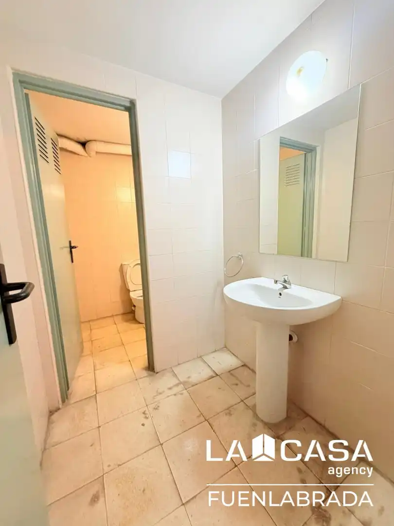 Badezimmer von Garage zum Verkauf in Fuenlabrada