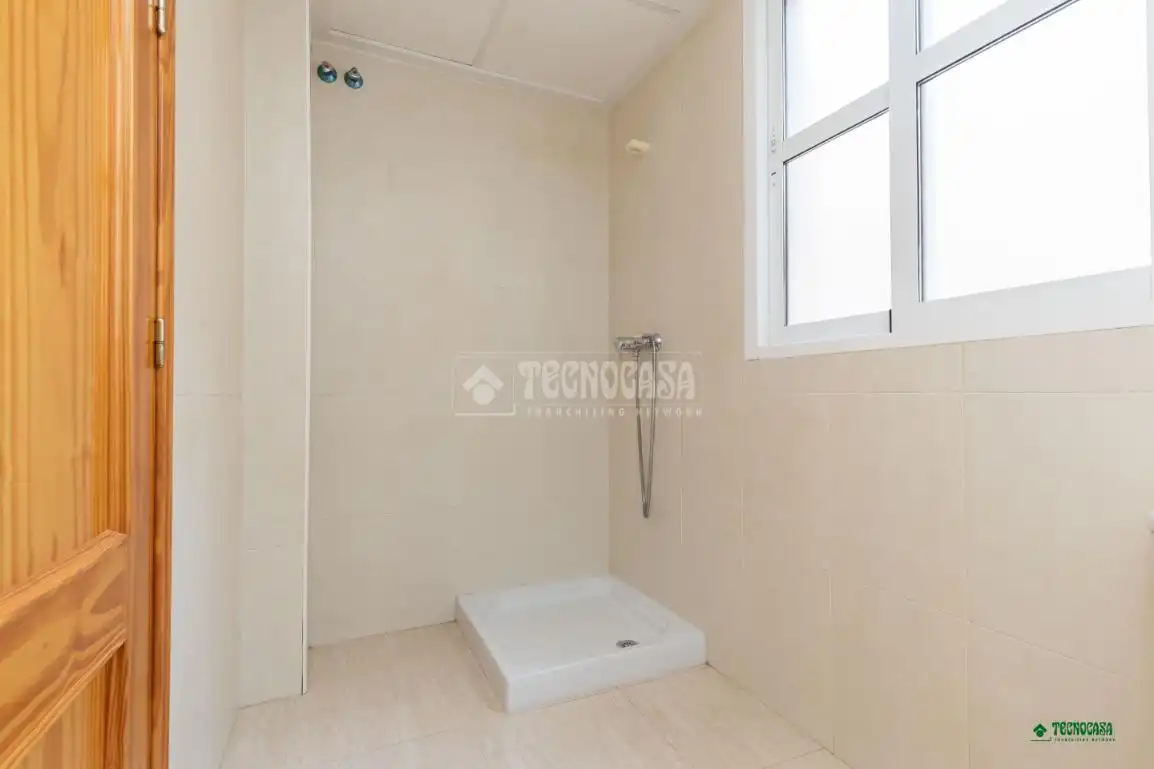 Bathroom of Attic for sale in Albox  with Air Conditioner, Heating and Balcony