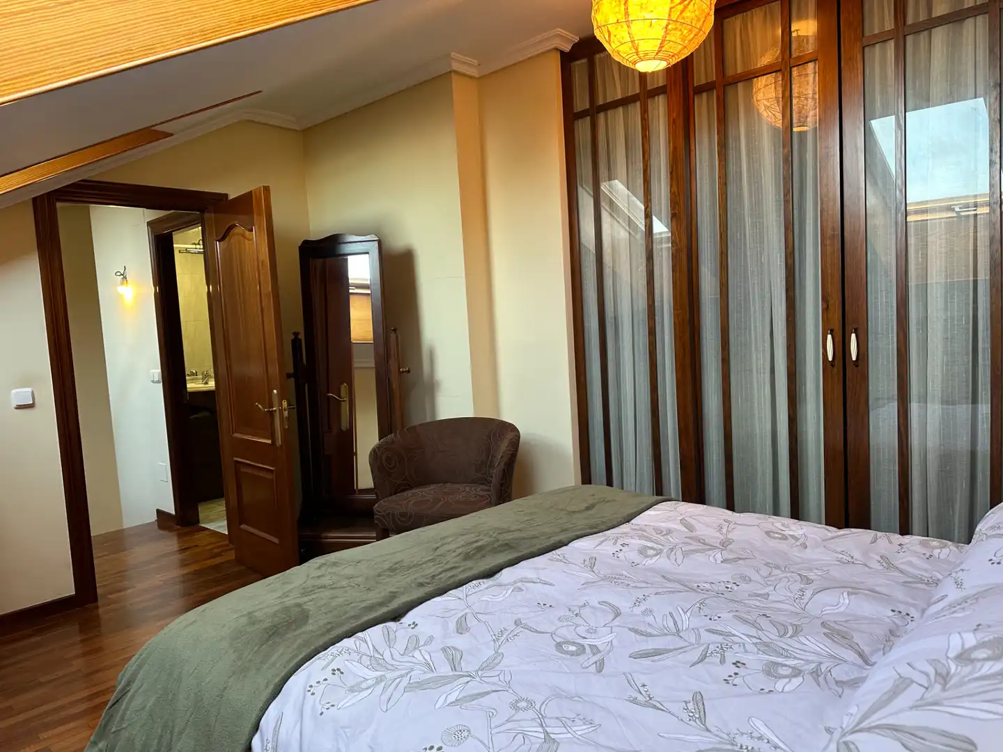 Habitación de Dúplex en venta en Avilés con Calefacción, Parquet y Trastero