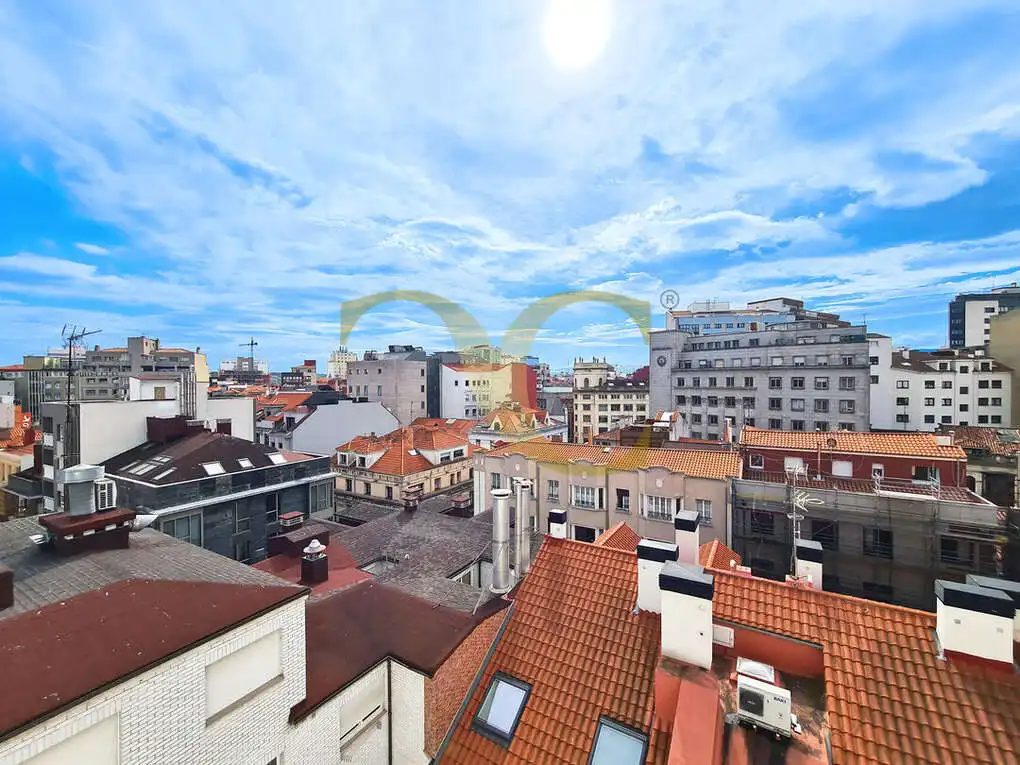 Vista exterior de Àtic en venda en Gijón  amb Calefacció, Terrassa i Traster