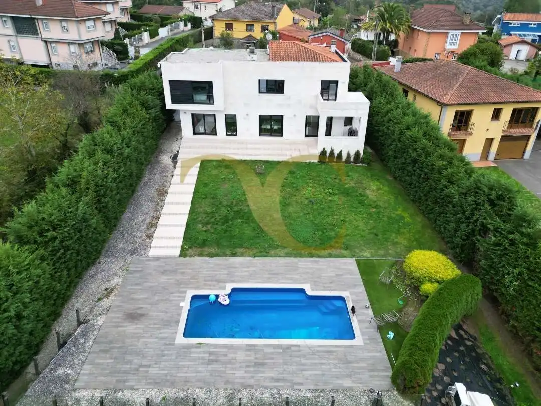 Jardí de Casa o xalet en venda en Oviedo  amb Calefacció, Jardí privat i Terrassa