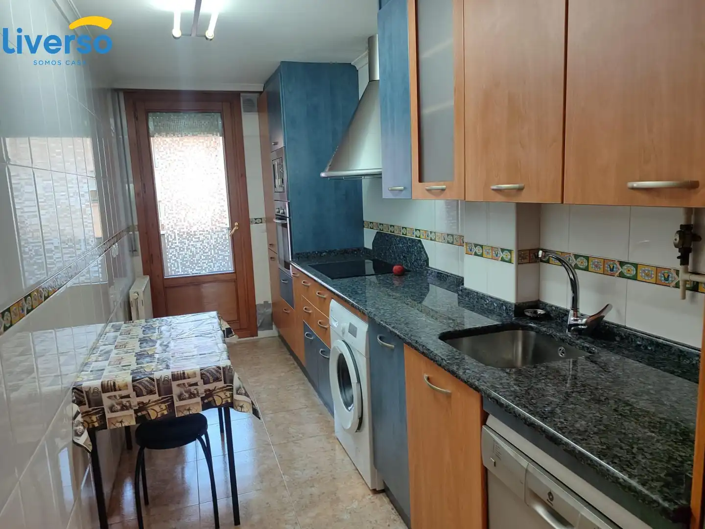 Cocina de Piso de alquiler en Burgos con Calefacción, Trastero y Amueblado