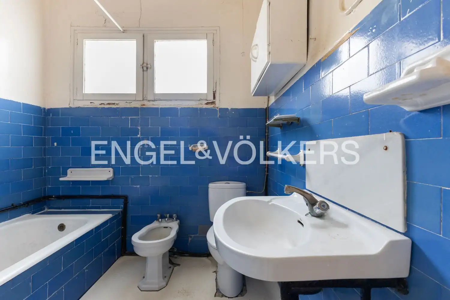 Badezimmer von Wohnung zum Verkauf in Valencia mit Heizung und Balkon