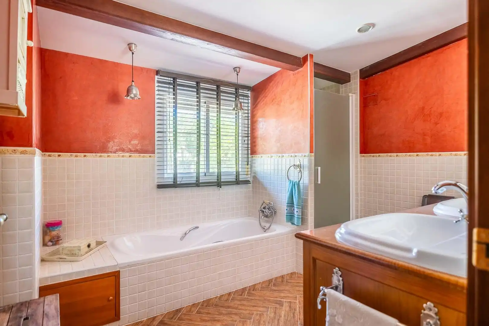 Baño de Casa adosada en venta en Almensilla con Aire acondicionado, Calefacción y Jardín privado