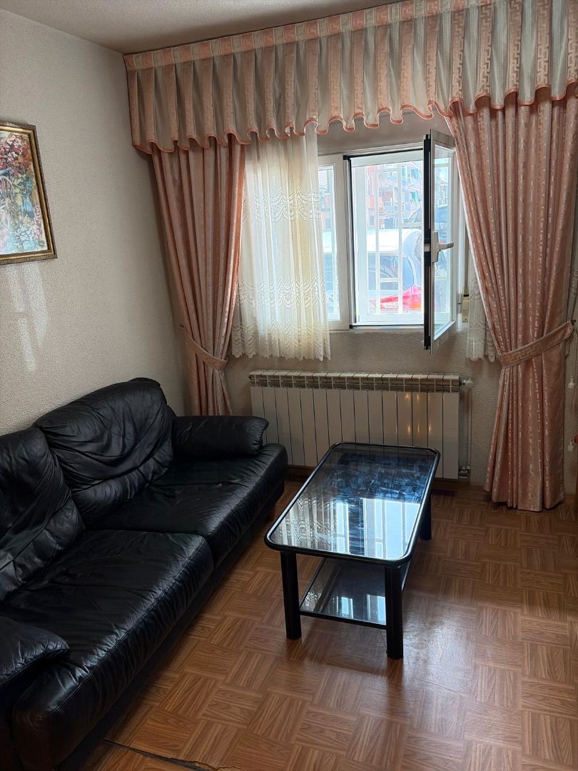 Sala de estar de Piso en venta en  Madrid Capital con Calefacción, Terraza y Amueblado