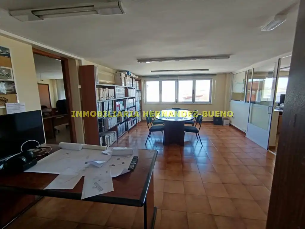 Büro zur Miete in Salamanca mit Klimaanlage, Heizung und Möbliert