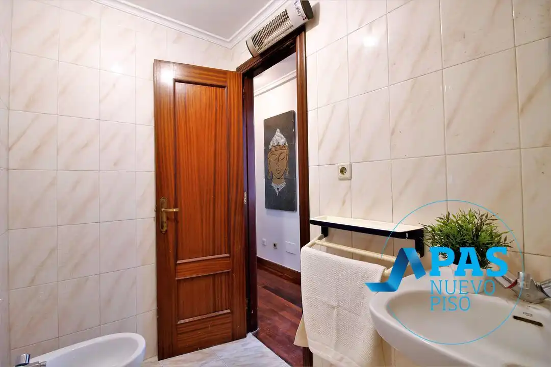 Baño de Piso en venta en Camargo con Terraza, Trastero y Amueblado