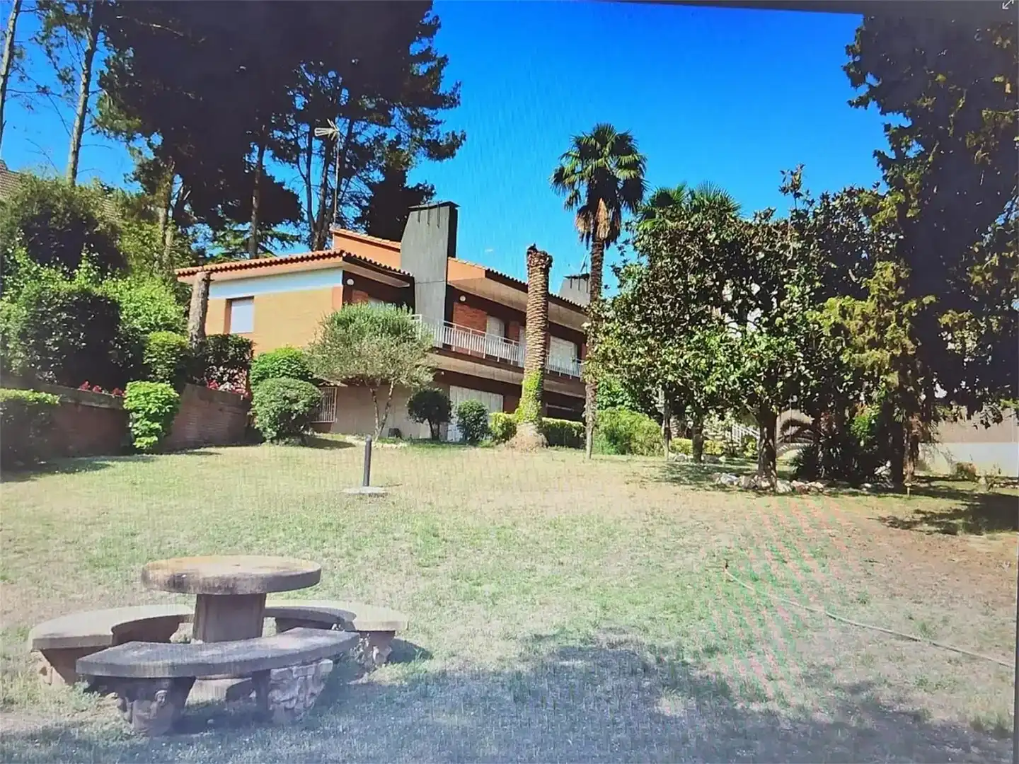 Vista exterior de Casa o xalet en venda en Cerdanyola del Vallès amb Aire condicionat i Balcó