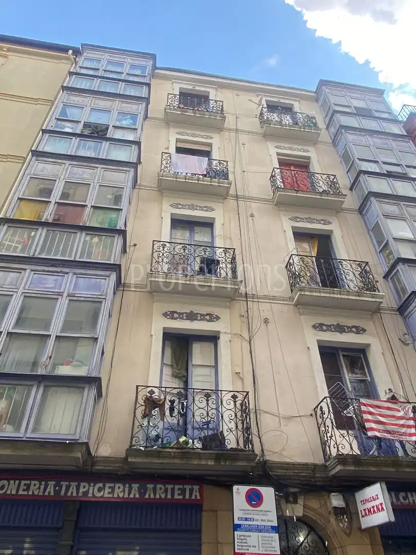 Außenansicht von Gebäude zum Verkauf in Bilbao 