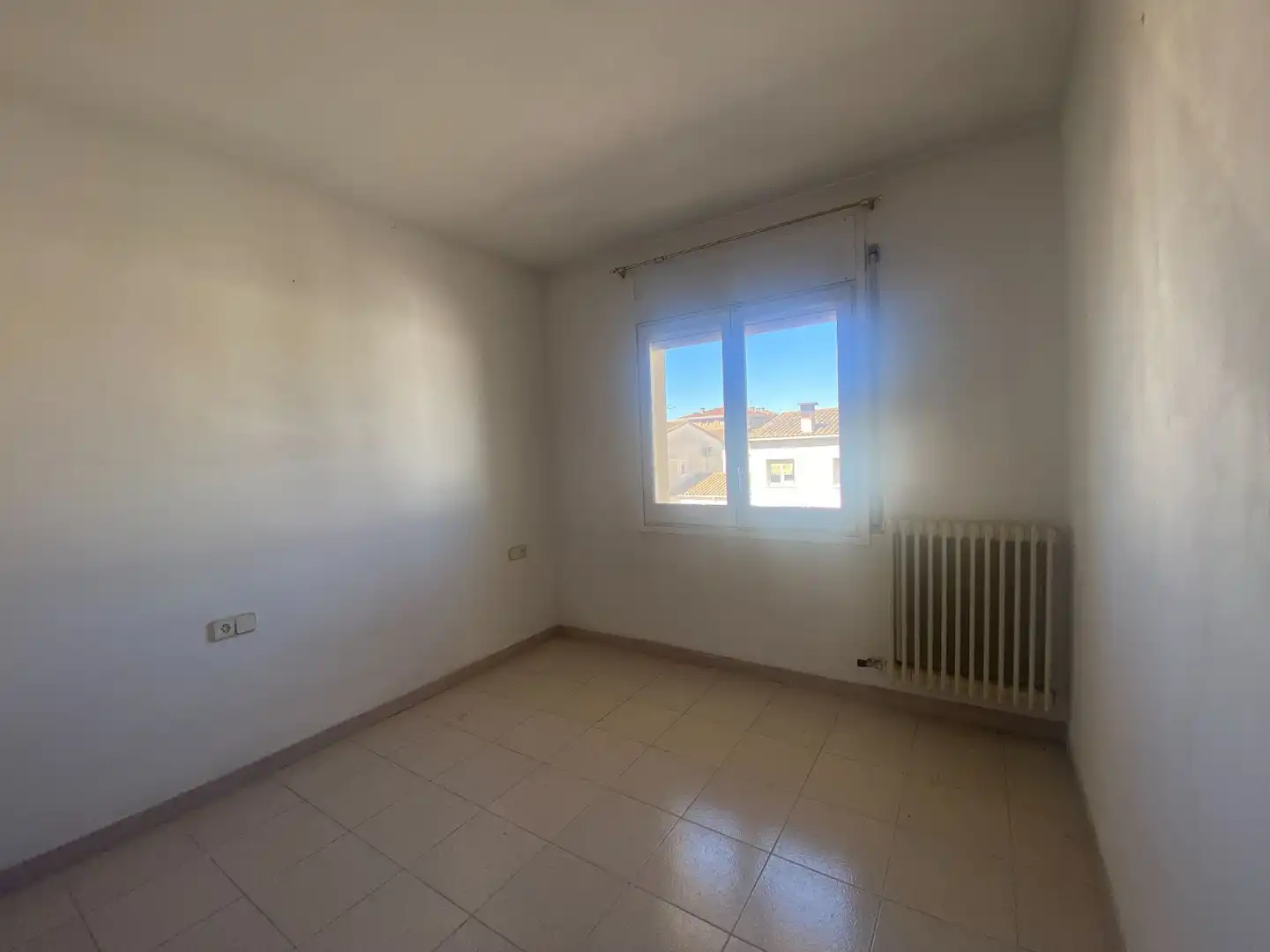 Habitación de Casa adosada en venta en Girona con Calefacción, Jardín privado y Terraza