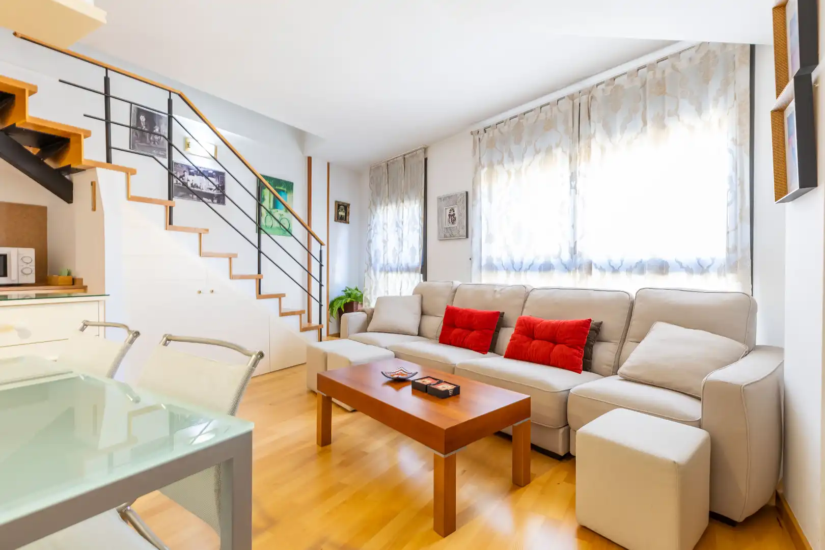 Sala de estar de Dúplex en venta en Gelida con Aire acondicionado, Calefacción y Parquet