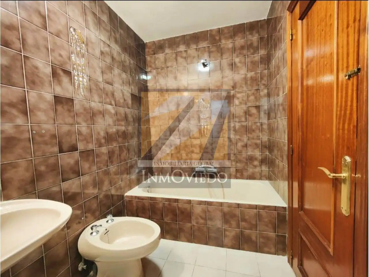 Badezimmer von Wohnung zur Miete in Oviedo  mit Heizung