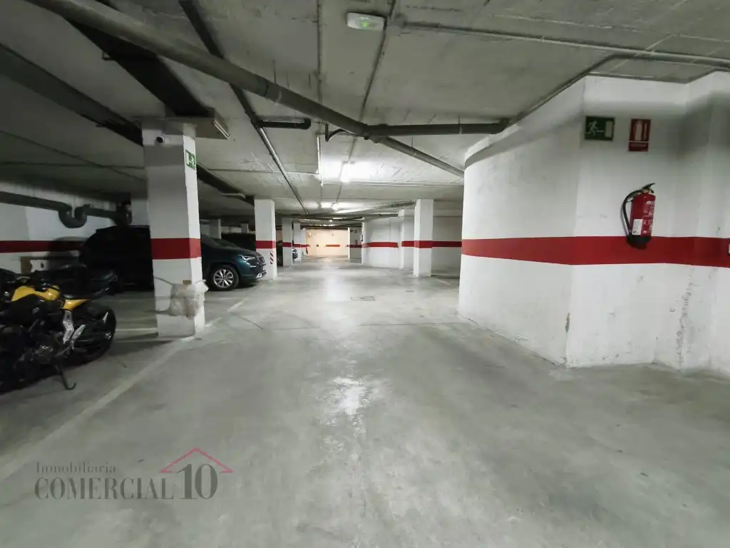 Parkplatz von Wohnungen zur Miete in Badajoz mit Möbliert und Balkon