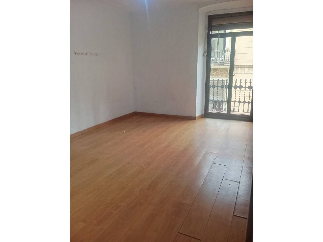 Habitación de Piso en venta en  Barcelona Capital con Parquet y Balcón