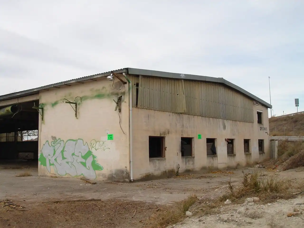 Vista exterior de Nave industrial en venta en Castejón del Puente