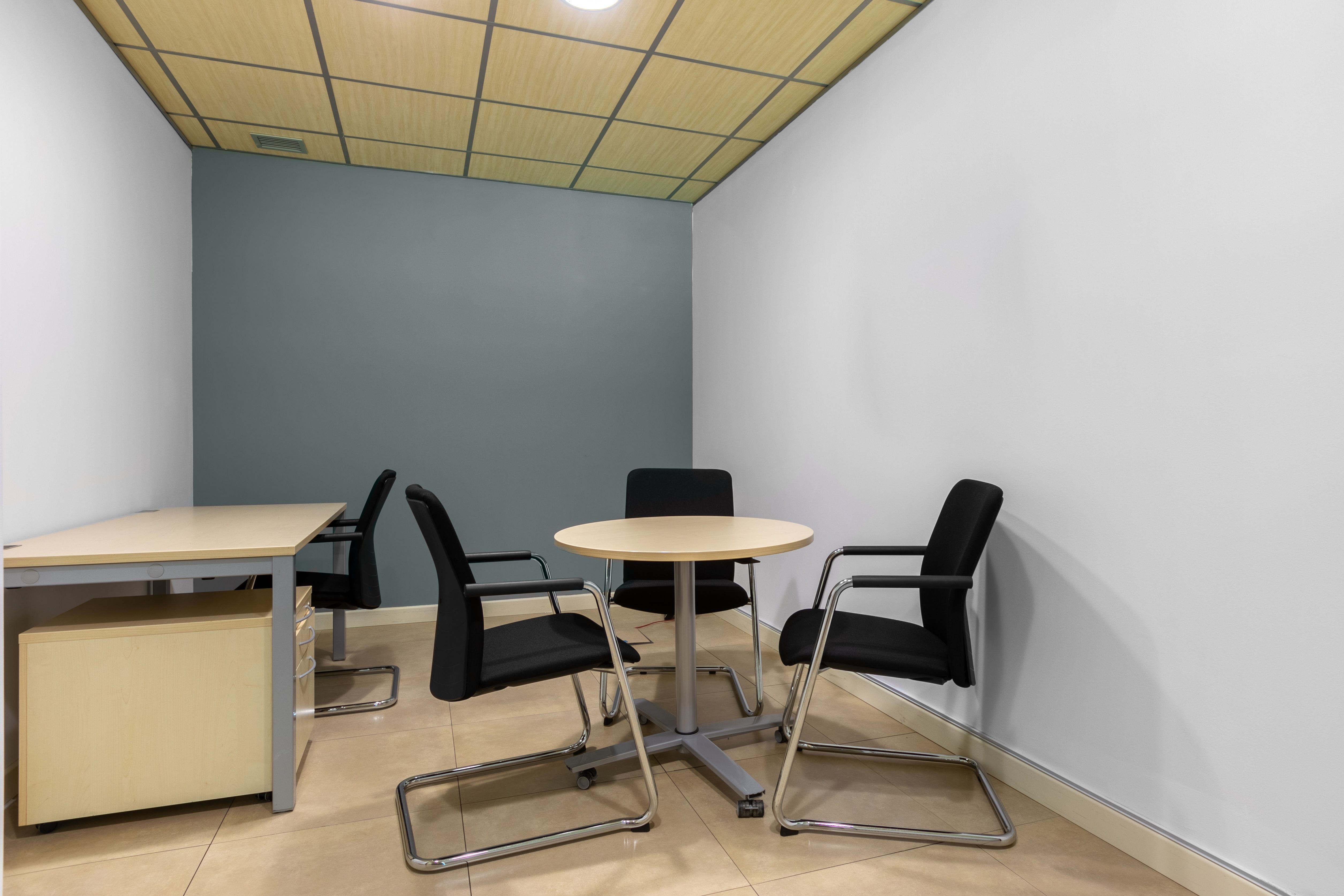 Office to rent in Málaga Capital  with Air Conditioner, Heating and Furnished