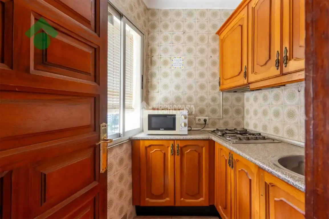 Cocina de Estudio en venta en Vélez-Málaga con Terraza, Amueblado y Piscina comunitaria