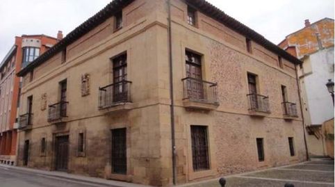 Impresionante edificio del siglo XVII en Nájera