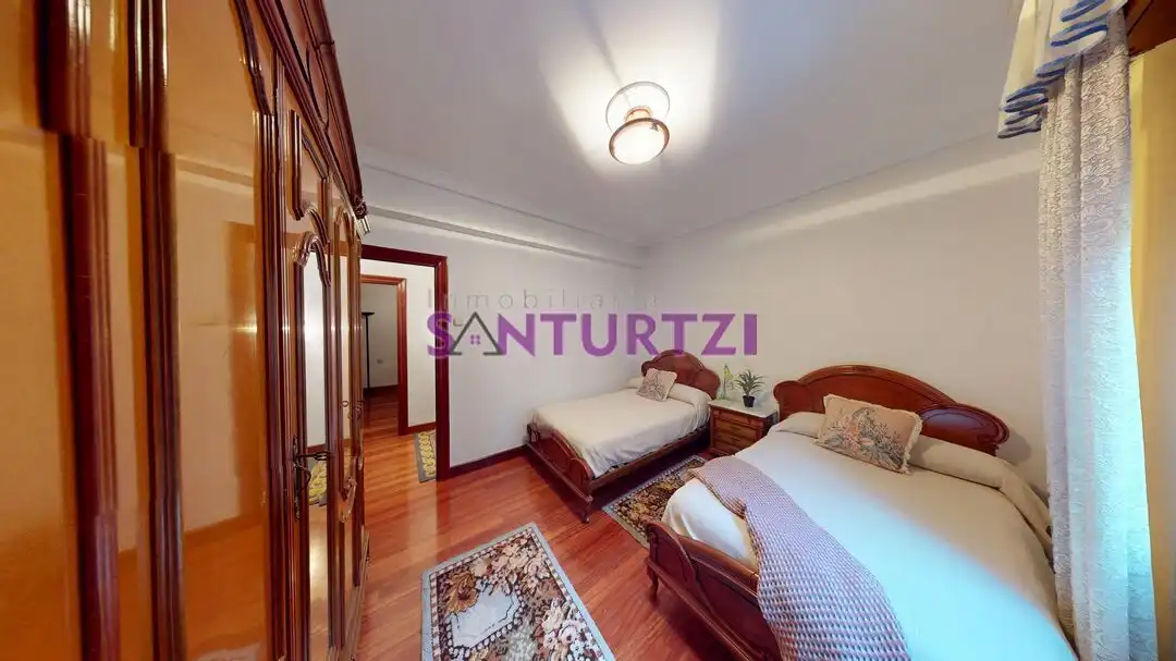 Bedroom of Flat for sale in Santurtzi   with Heating