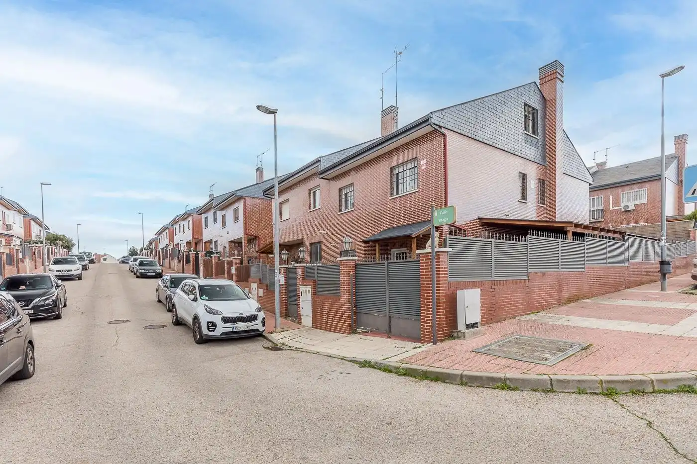 Vista exterior de Casa adosada en venda en Loeches amb Calefacció i Piscina