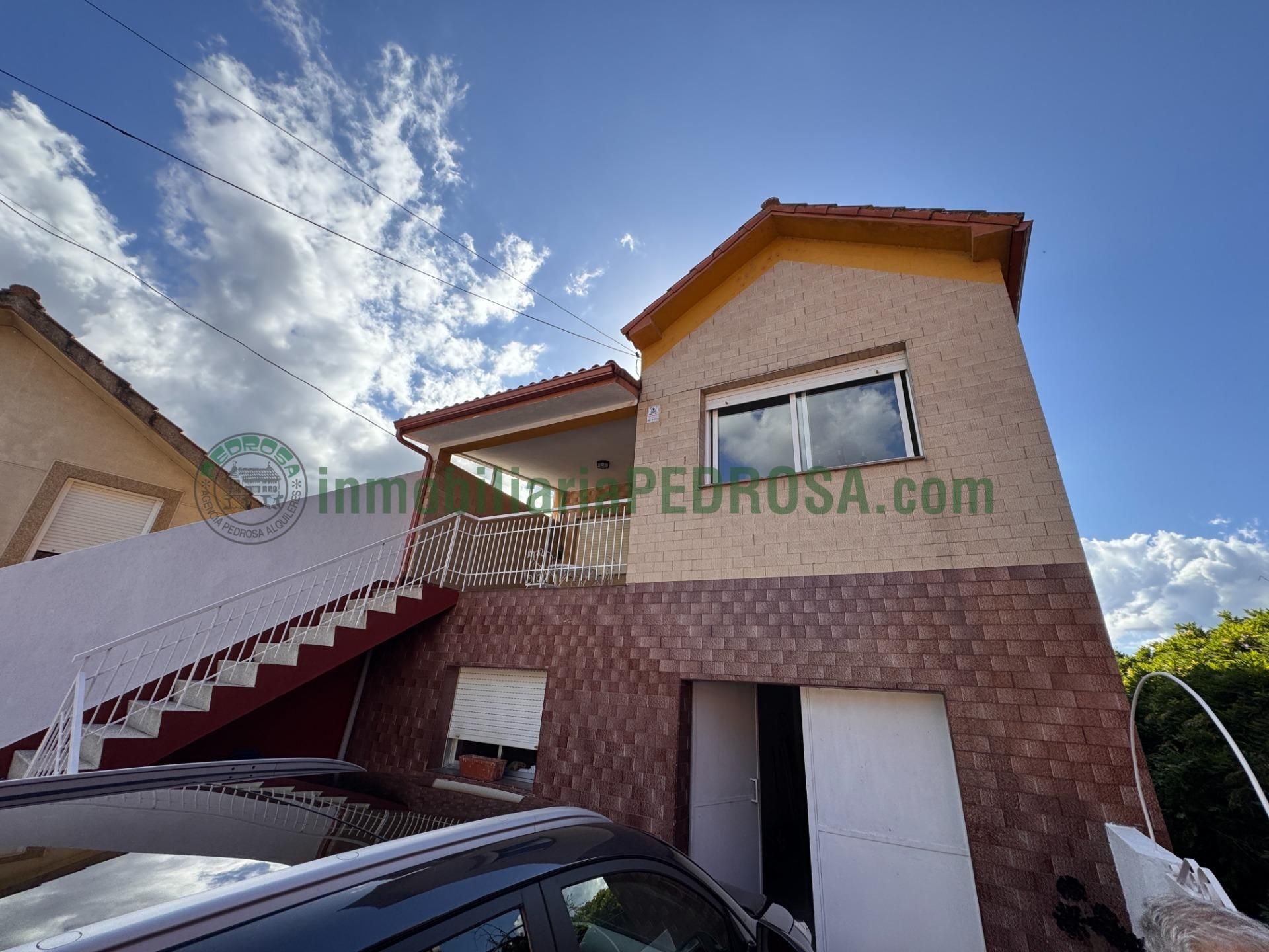 Exterior view of House or chalet for sale in Pontevedra Capital   with Heating and Private garden