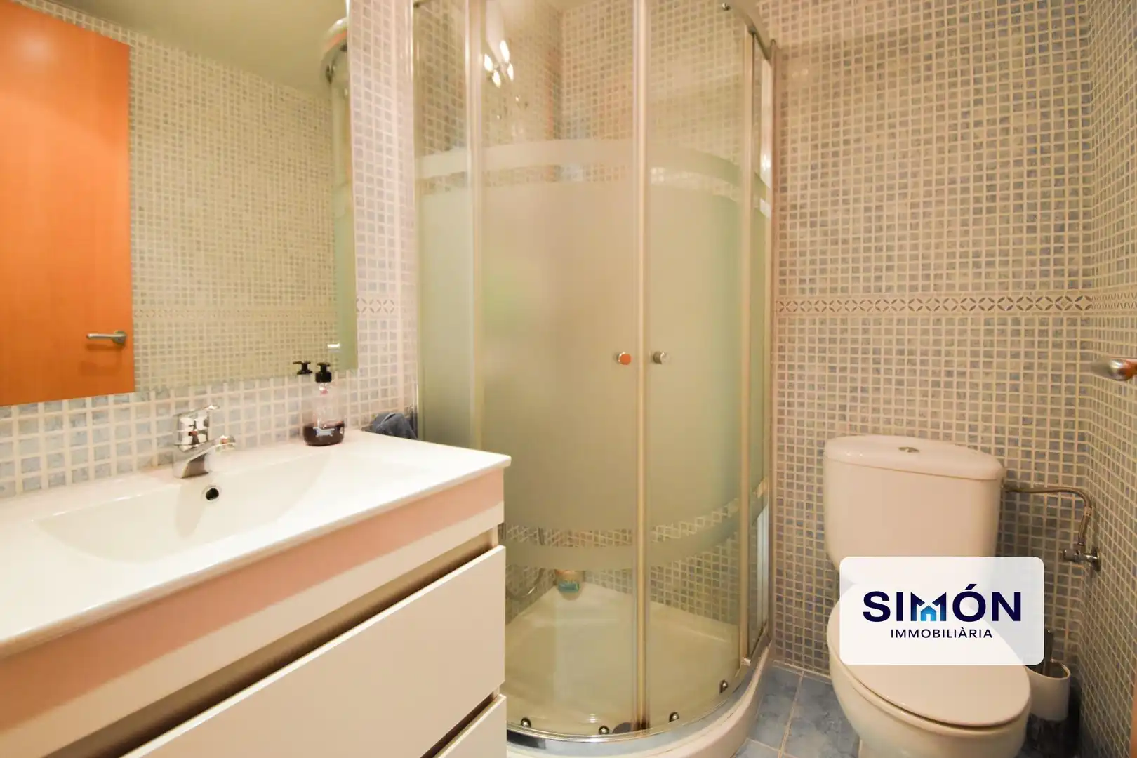 Bathroom of Flat for sale in Manresa  with Air Conditioner, Heating and Storage room