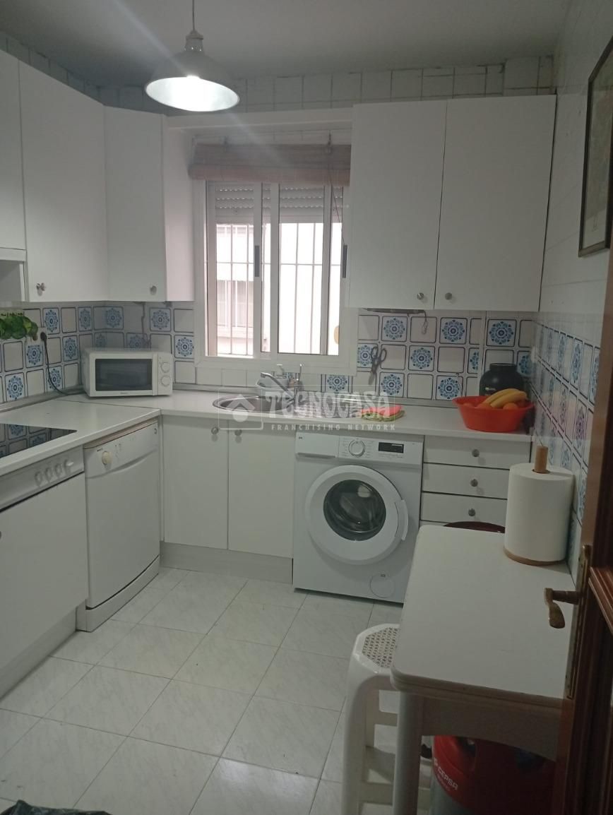 Kitchen of Flat for sale in  Sevilla Capital  with Terrace, Furnished and Balcony