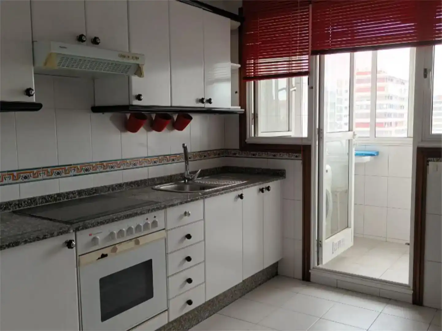 Cocina de Piso de alquiler en Vigo  con Jardín privado, Parquet y Trastero