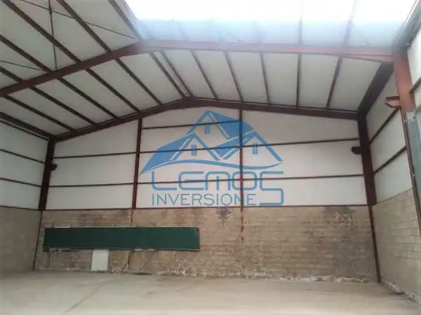 Nau industrial en venda en Cuadros