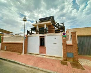 Vista exterior de Casa o xalet en venda en  Almería Capital amb Aire condicionat, Calefacció i Jardí privat