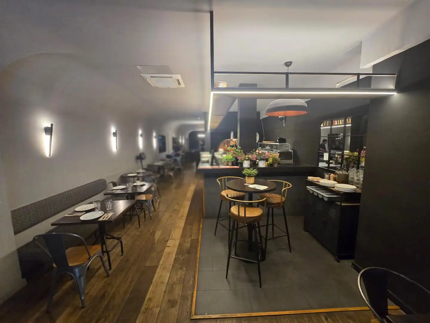 Local comercial en traspàs a Entença