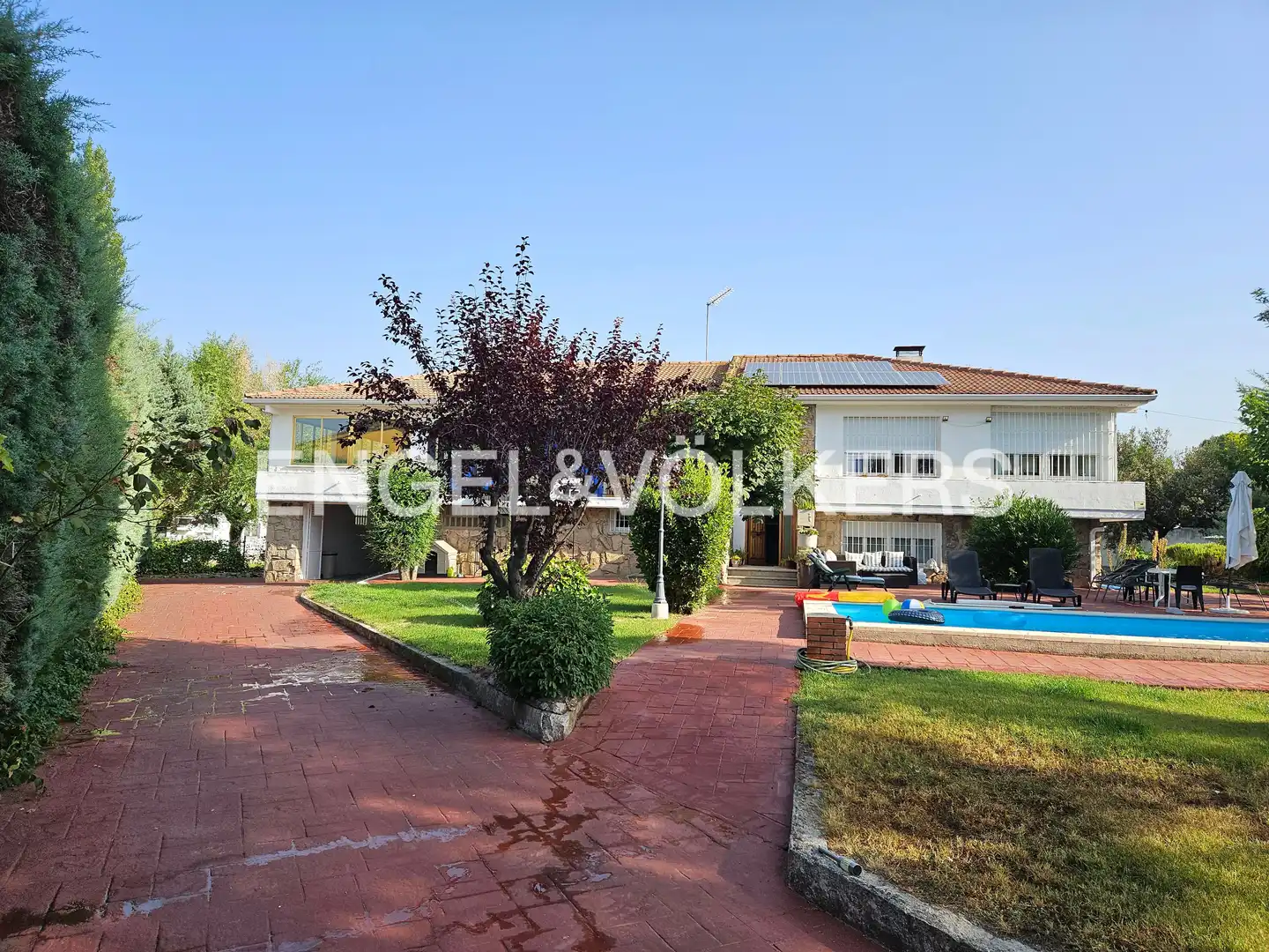Exterior view of Houses for sale in Alpedrete  with Heating, Private garden and Terrace