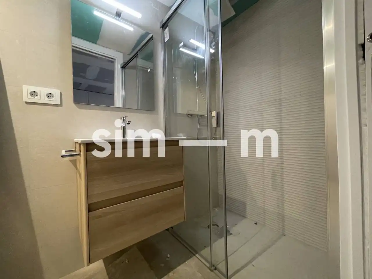 Bathroom of Flat for sale in Vic  with Air Conditioner, Heating and Private garden