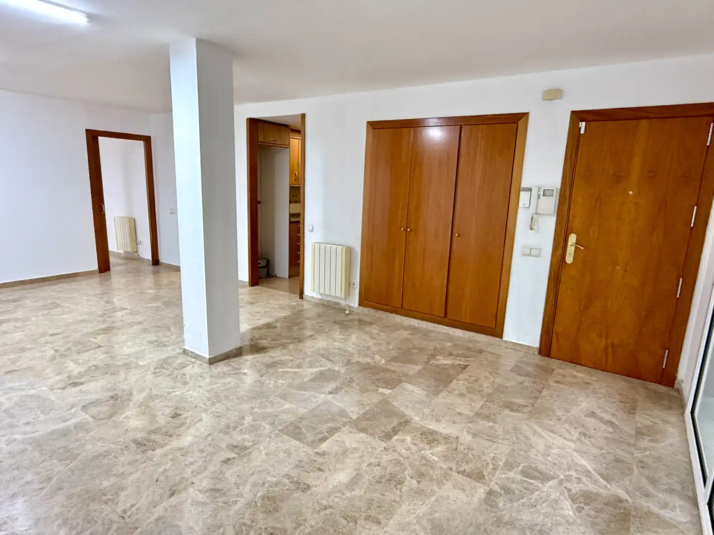 Wohnung zum Verkauf in Barcelona mit Heizung, Terrasse und Alarm