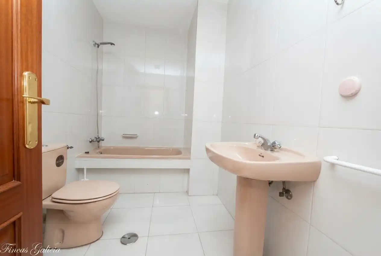Bathroom of Flat for sale in Verín  with Heating, Storage room and Balcony
