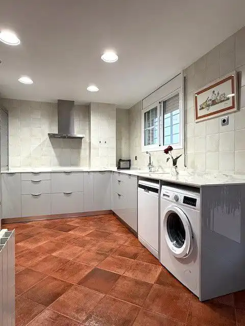 Cocina de Casa o chalet en venta en Sant Boi de Llobregat con Aire acondicionado, Calefacción y Jardín privado