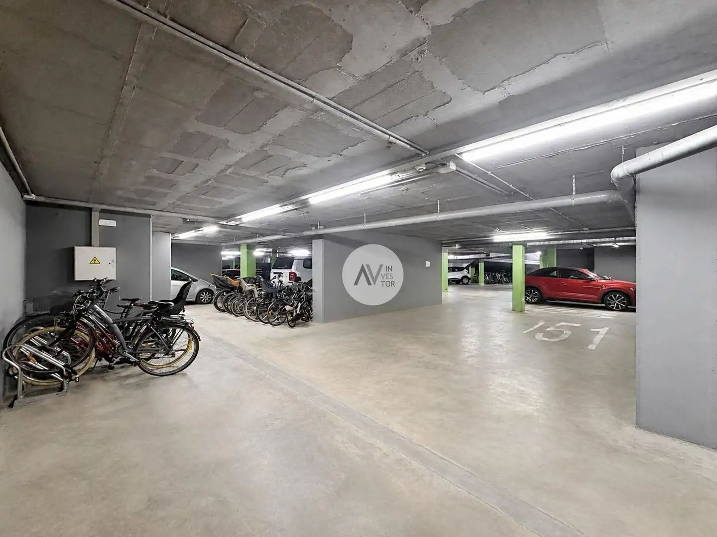 Parking de Apartamento en venta en Barcelona con Aire acondicionado, Calefacción y Jardín privado