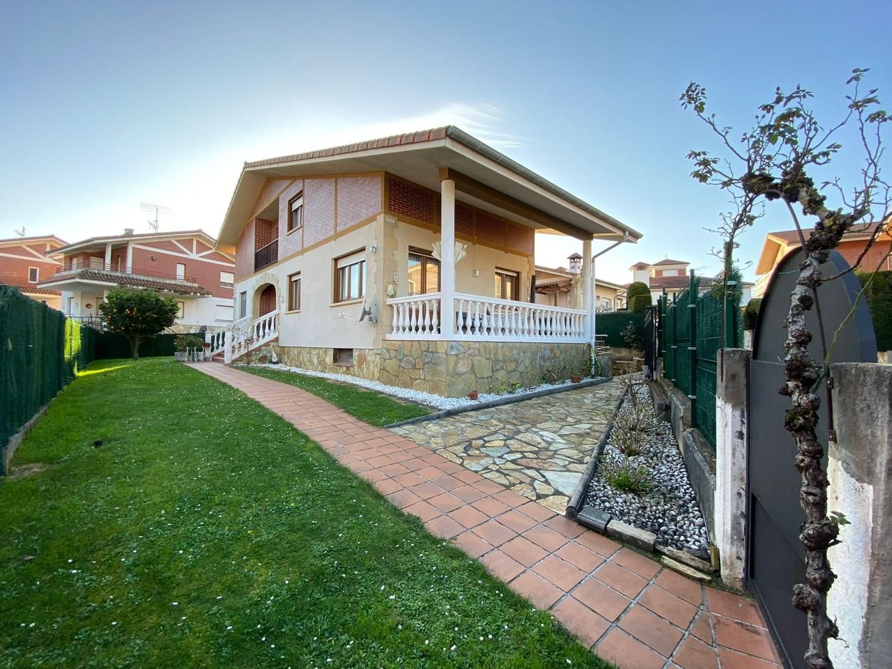 Jardín de Casa o chalet en venta en Castro-Urdiales con Calefacción, Jardín privado y Terraza